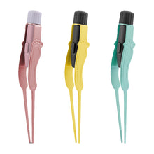 Load image into Gallery viewer, Baby Ear Cleaner Spoon Ear Digger & Tweezers LED Flash Light Visual Children Earpick Visual Children Earpick Ear Cleaning Kit