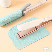 Load image into Gallery viewer, Hairdressing Tools Straighteners Silicone Insulation Pads Curling Irons Insulation Covers Hair Salons Splints Anti Scalding Pads