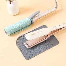 Load image into Gallery viewer, Hairdressing Tools Straighteners Silicone Insulation Pads Curling Irons Insulation Covers Hair Salons Splints Anti Scalding Pads