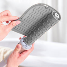 Load image into Gallery viewer, Hairdressing Tools Straighteners Silicone Insulation Pads Curling Irons Insulation Covers Hair Salons Splints Anti Scalding Pads
