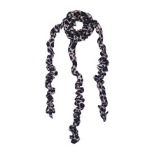 Load image into Gallery viewer, Silk Heatless Jellyfish Shaped Lazy Curling Stick Fried Dough Twists Braid Simple Hair Loop Big Wave Lazy Curling Artifact
