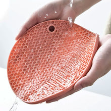 Load image into Gallery viewer, Stylish Practical Honeycomb Shaped Mats Heat Resistant Silicone Trivet Protect Your Countertops with Stylish Placemat