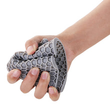 Load image into Gallery viewer, Stylish Practical Honeycomb Shaped Mats Heat Resistant Silicone Trivet Protect Your Countertops with Stylish Placemat