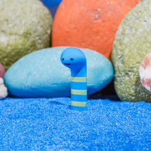 Load image into Gallery viewer, Cartoon Cute Sea Eel Aquarium Decoration Resin Mini Landscape Ornament Funny Underwater Decor Miniature Figurine Unique Aquarium Ornament