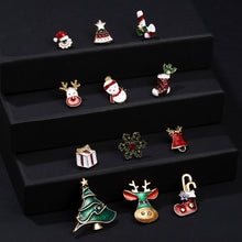 Load image into Gallery viewer, 3pcs/set Christmas Tree Elk Snowman Alloy Brooch Fashionable Christmas Corsage Jewelry Accessory Party Festival Gift