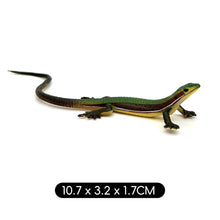 Load image into Gallery viewer, Realistic Lizard Statue Green Iguana Frilled Monitor Lizard Collectible Desktop Display Educational Tool For Kids Animal Enthusiasts Science Classroom