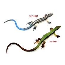 Load image into Gallery viewer, Realistic Lizard Statue Green Iguana Frilled Monitor Lizard Collectible Desktop Display Educational Tool For Kids Animal Enthusiasts Science Classroom