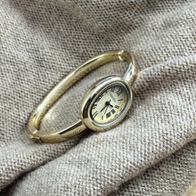 Load image into Gallery viewer, Bathtub Bracelet Watch Roman Numerals Oval Quartz Watch Retro Women's Watches Gold Watch Small Dial Light Luxury Watch