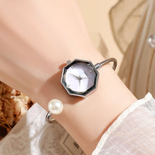Load image into Gallery viewer, Fashionable Pearl Women's Bracelet Quartz Watch Diamond Cut Surface Exquisite Bracelet Light Luxury High-End Watch Accessories
