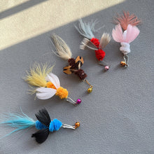 Load image into Gallery viewer, Insect-shaped Feather Cat Toy Replacement Head DIY Replace Cat Teaser Stick Replacement Pendant Pet Toy Accessories For Cat Owners/Lovers