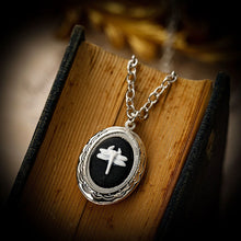 Load image into Gallery viewer, New Fashion Retro Dragonfly Pendant Necklace Ladies Oval Collarbone Necklace Black Red Purple Niche Personalized Witch Jewelry Accessories