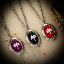 Load image into Gallery viewer, New Fashion Retro Dragonfly Pendant Necklace Ladies Oval Collarbone Necklace Black Red Purple Niche Personalized Witch Jewelry Accessories