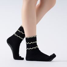 Load image into Gallery viewer, 1Pair Ruffled Edge Yoga Socks for Pilates Moisture-Wicking Anti-Slip Floor Socks Sweet Cute Sports Socks