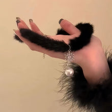 Load image into Gallery viewer, Women Sexy Elegant Plush Velvet Choker Snowflake Pearl Feather Tassel Necklace Fashion Clavicle Collarbone Chain Party Club Wedding Holiday Jewelry