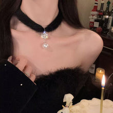 Load image into Gallery viewer, Women Sexy Elegant Plush Velvet Choker Snowflake Pearl Feather Tassel Necklace Fashion Clavicle Collarbone Chain Party Club Wedding Holiday Jewelry