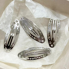 Load image into Gallery viewer, 4Pcs Vintage Y2K Geometric Hollowed Out Oval Metal Hair Clips Punk Side Hair Accessories For Women