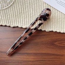 Load image into Gallery viewer, Retro Leopard Print Duckbill Hair Clips Plastic Nonslip Hair Barrettes Fashion Hair Styling Accessories For Women Girls