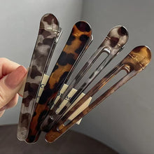 Load image into Gallery viewer, Retro Leopard Print Duckbill Hair Clips Plastic Nonslip Hair Barrettes Fashion Hair Styling Accessories For Women Girls