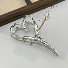 Load image into Gallery viewer, Alloy Heart Elegant Hair Claw Clip Non Slip Large Shark Clip Fashion Women Daily Hair Accessories