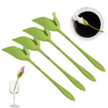 Load image into Gallery viewer, Leaf Flower Design Napkin Holder Elegant Tabletop Tissue Paper Holder for Dining Table Restaurant Kitchen Romantic Home Decor Centerpiece
