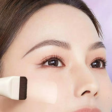 Load image into Gallery viewer, Flat Head Foundation Brush Straight Cut Makeup Brush for Liquid Foundation & Face Mask Application Dense Flat Top Cosmetic Tool