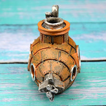 Load image into Gallery viewer, Fish Tank Resin Submarine Decoration Small Fish Hiding House Landscape Submarine Breeding Tank Ornaments Aquarium Supplies Aquarium Accessories