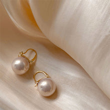 Load image into Gallery viewer, Retro Temperament Large Pearl Ear Buckle Fashion All-match Geometric Earrings Women Temperament Accessories Jewelry