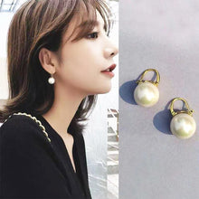 Load image into Gallery viewer, Retro Temperament Large Pearl Ear Buckle Fashion All-match Geometric Earrings Women Temperament Accessories Jewelry
