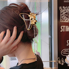Load image into Gallery viewer, Women Butterfly Hair Clip Fringe Pendant Hairpin Pearl Metal Hairpin Fashion Hair Clip Hair Accessories