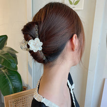 Load image into Gallery viewer, Women Seashell Flower Hairpin Elegant Temperament Hair Clip Fashion All-match Hairpin Hair Accessories