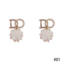 Load image into Gallery viewer, Korea Women S925 Silver Needle Pearl Earrings Micro Diamond Inlaid Flower Earrings