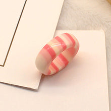 Load image into Gallery viewer, Fashion Tortoiseshell Acrylic Resin Ring Creative Simple Ladies Gradient Contrast Color Ring Women Girls Bracelet Jewelry