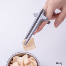 Load image into Gallery viewer, 1Pc Hands-free Snack Chopstick Play Games Finger Chopsticks Easy to Use Plastic Multifunctional Snack Clip Convenient Tong for Gaming