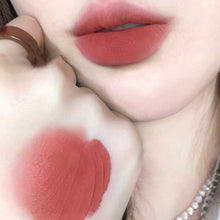 Load image into Gallery viewer, Matte Non-fading Non-stick Cup Lip Glaze Lipstick Female Milk Tea Color Daily Temperament Cosmetics Lipstick Make Up