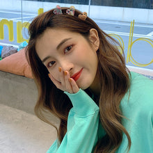 Load image into Gallery viewer, Retro Acetate Heart Shape Small Catch Clip Color Hair Claw Bangs Clip Broken Hair Edge Clip Hairpin