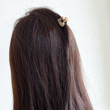 Load image into Gallery viewer, Retro Acetate Heart Shape Small Catch Clip Color Hair Claw Bangs Clip Broken Hair Edge Clip Hairpin