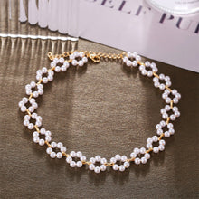 Load image into Gallery viewer, Vintage Pearl Necklace Creative Simple Small Fresh Pearl Clavicle Chain Necklace Jewelry Accessories