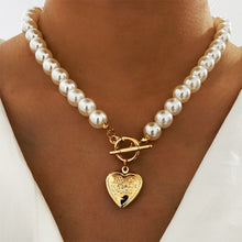 Load image into Gallery viewer, Vintage Pearl Necklace Creative Simple Small Fresh Pearl Clavicle Chain Necklace Jewelry Accessories