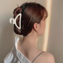 Load image into Gallery viewer, White Simple Acrylic Hair Clip Temperament Shark Clip Headgear Hairpin Fashion All-match Hair Accessories