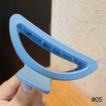Load image into Gallery viewer, Klein Blue Hair Clip Simple Temperament Hair Clip Acrylic Plate Hair Hairpin All-match Hair Accessories for Women