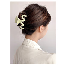 Load image into Gallery viewer, Green Hair Clip Hairpin Acrylic Simple Headgear Hair Clip Hairpin Temperament All-match Hair Accessories