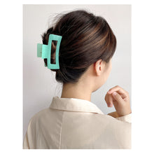 Load image into Gallery viewer, Green Hair Clip Hairpin Acrylic Simple Headgear Hair Clip Hairpin Temperament All-match Hair Accessories