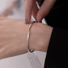 Load image into Gallery viewer, Mobius Bracelet Simple Fashion Niche Twist Bracelet Adjustable Alloy Bracelet Jewelry Gift for Women