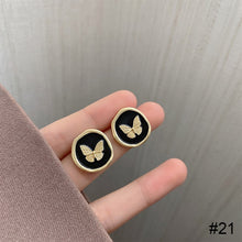 Load image into Gallery viewer, Versatile Niche Earrings Fashion Delicate Alloy Ear Studs Zircon Pearl Earrings Women Jewelry Accessories