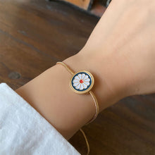 Load image into Gallery viewer, Fashion Vintage Enamel Small Daisy Bracelet Flower Design Sense Pull Adjustable Personality Women Creative Bracelet