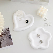 Load image into Gallery viewer, Ins Plate Heart Circle Gypsum Jewelry Plate Snacks Dessert Storage Tray Enamel Trinket Dish Photography Props