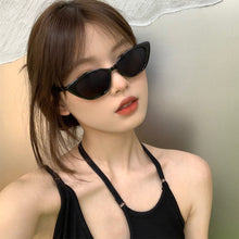 Load image into Gallery viewer, Personalized Triangular Cat Eye Sunglasses Retro Small Frame Non-polarized Sunglasses Simple Comfortable Outdoor Sunglasses