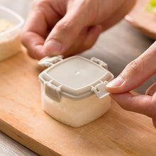 Load image into Gallery viewer, 4PCS/Set Transparent Sauce Bottle with Lid Portable Mini Seasoning Box Dispenser Condiment Salt Spice Jar Sauce Squeeze Bottle Camping Hiking Outdoor Sauce Dispenser