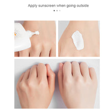 Load image into Gallery viewer, Refreshing Non-greasy Sunscreen Cream SPF50+PA+++ UV Protection Sunscreen Waterproof Sweatproof Skin Care Sunscreen