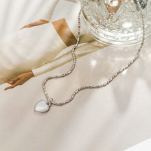 Load image into Gallery viewer, Exquisite Love Pendant Necklace Simple Niche Alloy Heart Shaped Necklace Clavicle Chain Jewelry Accessory